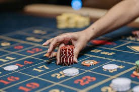 Live dealer Blackjack table on betlike mobil mobile interface showing cards, betting controls, and multiple-camera feeds